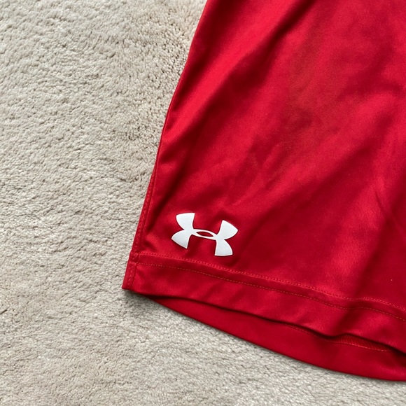 Boys Under Armour Red Shorts - Picture 2 of 3